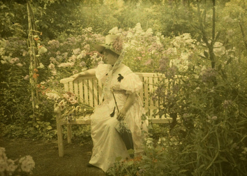 cair–paravel: Autochrome by Alfonse Van Besten, 1912.