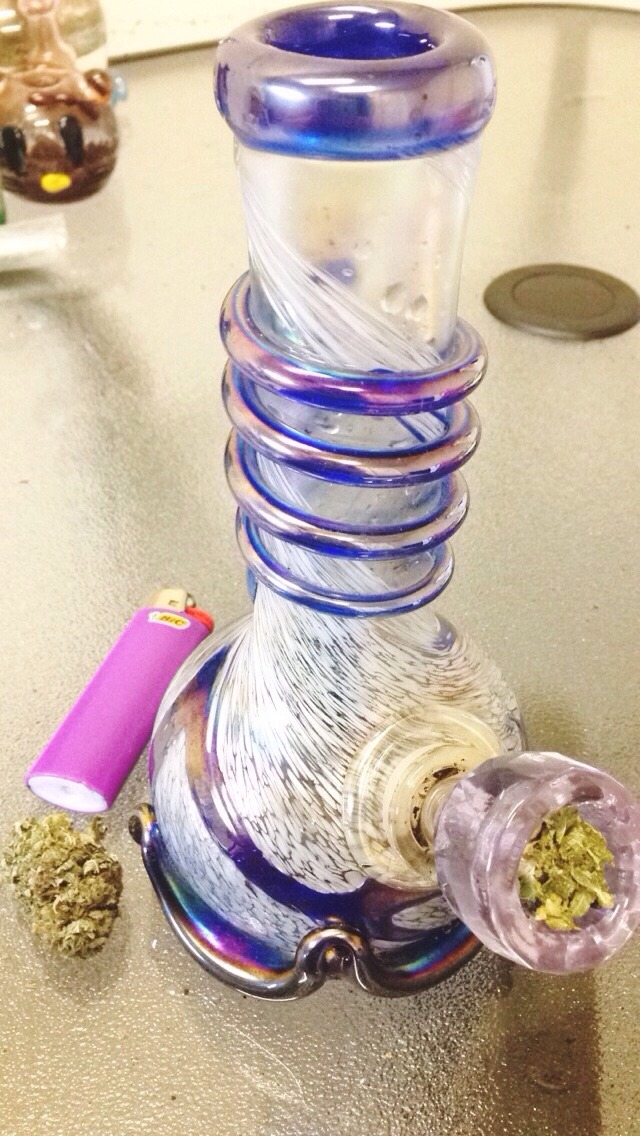 merrmaidchild:  I finally got a new bowl for my baby since the last one broke 😅💙