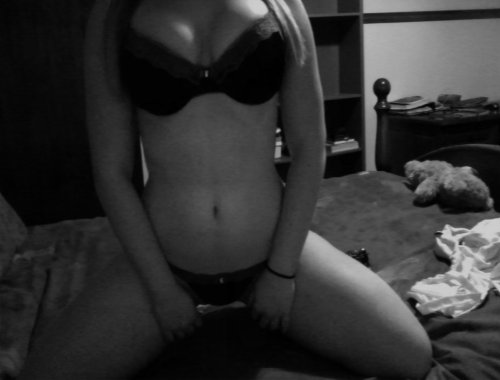 lonelyeyes-x:  lonelyeyes-x:  dont wanna do thingz  i miss my old room 