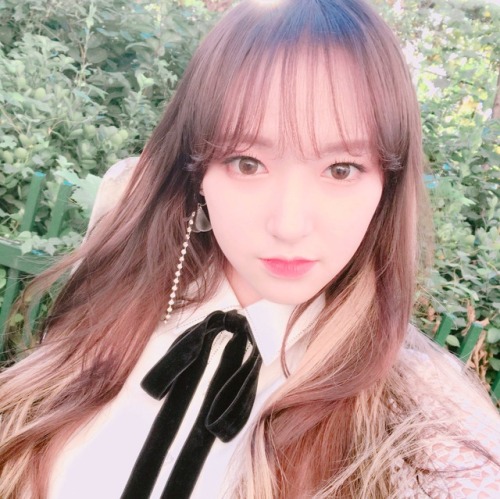 wjsndaily: [TRANS] 170920 ChengXiao’s Personal Twitter Update #소리바다어워즈 ~~ #라이징핫스타상 받았어요~~~&