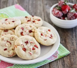 foodffs:  Strawberries and Cream Cookies Really nice recipes. Every hour.