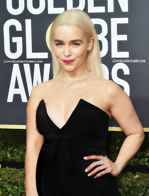 ilovehinata: Strap on cause ya’ll thought I was done with the Modern Daenerys look at the Golden Glo