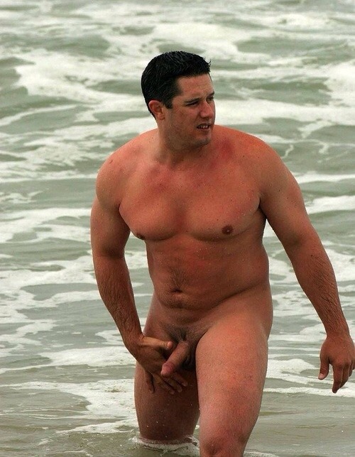 halohunks:  Beach spy
