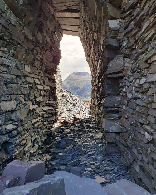 Today in Llanberis, at the Dinorwig Quarry. [Image description: colour Instagram photo of a slate bu