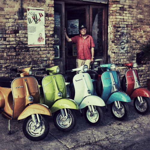 vespa colors da Franco MarconiTramite Flickr:Ripatransone (AP) Marche Italy &ndash; Fuji X100