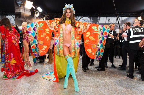 vicsecret-angels: Taylor Hill | Backstage VSFS 2016