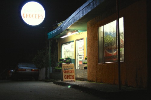em-muh:  em-muh:  beautiful yellow grocery store at night, 2015   tbh these are my favorite pictures i’ve ever taken