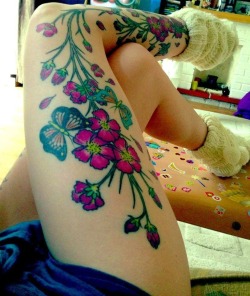 modifiedmuggles:  Cute thigh tattoo! 