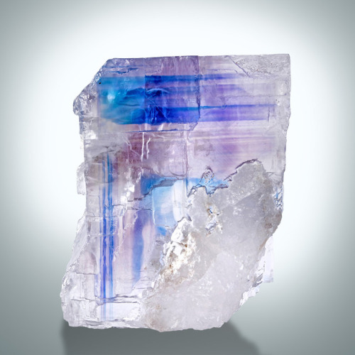 bijoux-et-mineraux:  Halite - Racalmuto Mine, Agrigento Province, Sicily, Italy          