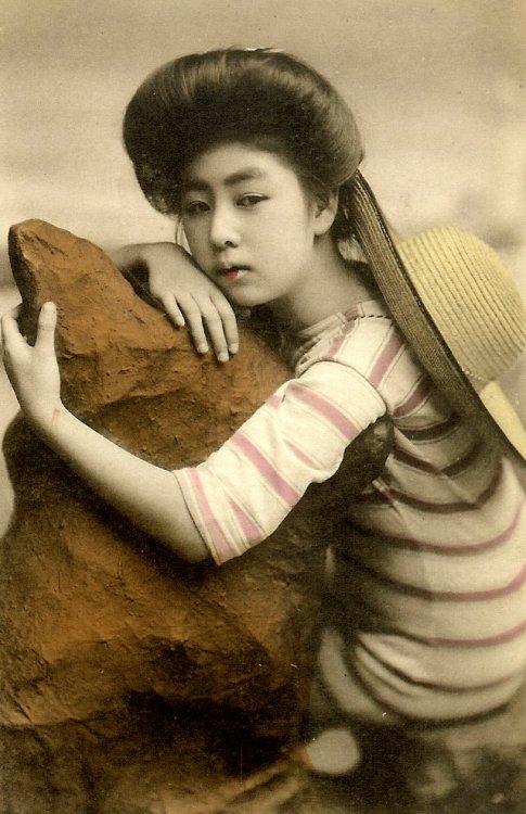 fujiwara57:“Bathing Beauties of Old Japan” c.1904 & c.1912.