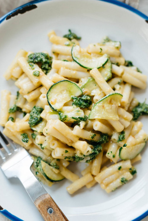 prettypasta:Summer Squash Vegan Mac ‘N’ Cheese with Herb Pesto