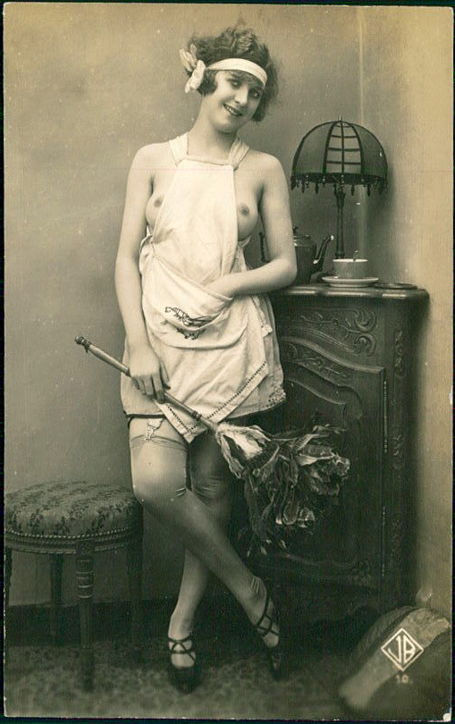 oldalbum:  maid (French nude Biederer Studio 1920s)