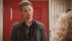 dsvefranco:  The Carrie Diaries S2E09 + Sebastian Kydd. 