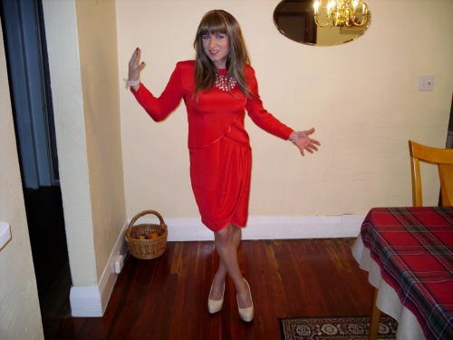 chanellenirok:  A vintage-conservative, red Saks Fifth Avenue dress, big pearl necklace, and tan pumps. A truly luxurious outfit. An evening out or an evening in, I’m Red-y ;)