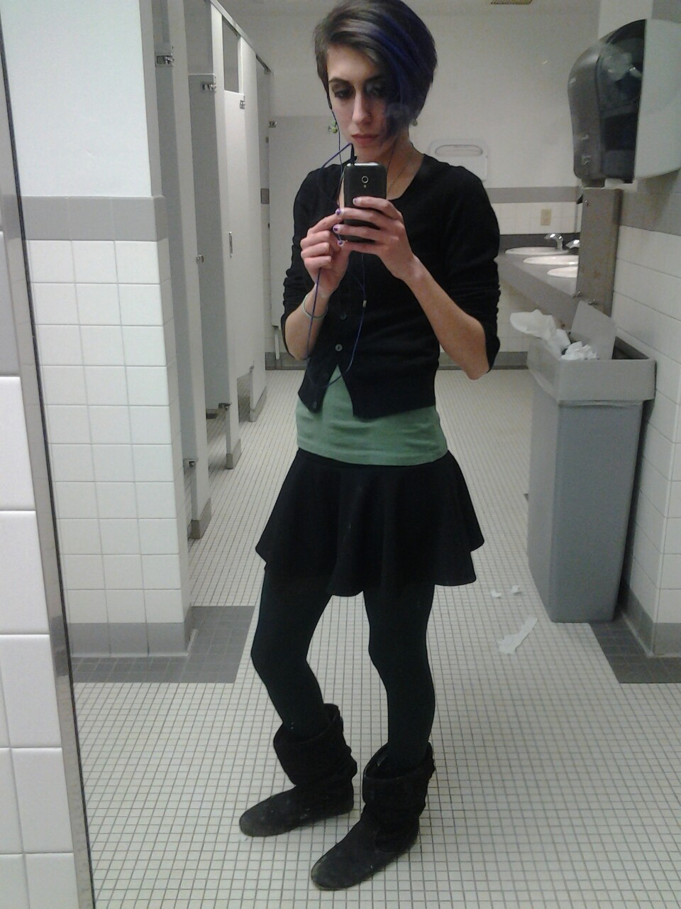 Not gonna wear cute clothes anymore cause ceramics makes me filthy. Goodbye awesome