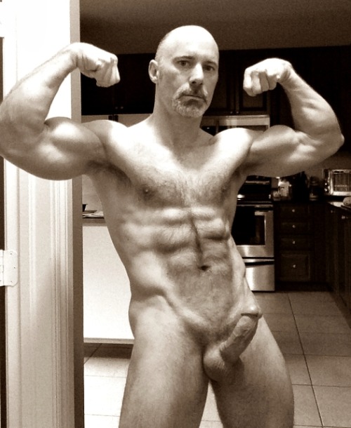 rickyrod90:  gymratskip:  sexymatureworldwide:  http://sexymatureworldwide.tumblr.com/  “Mr. Greenly always has some odd jobs around his house for me to do!” “After I rake up the leaves, clean off the porch, and towel him down after