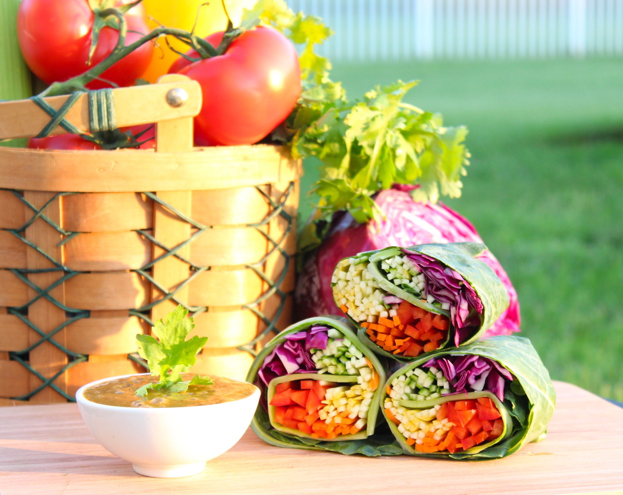 rawyouth:  RAW RAINBOW WRAPS w/ Mango Dressing  Prep Time: Approximately 15 minutes