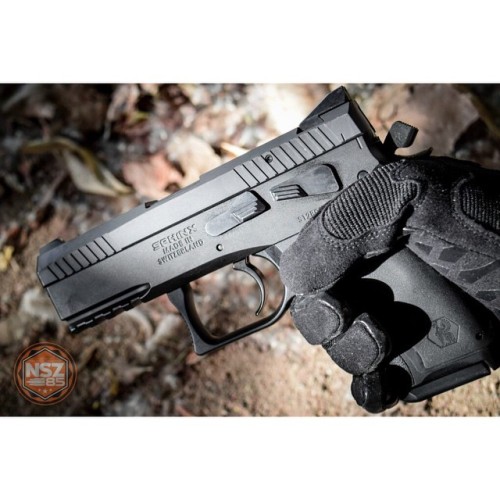 @sphinxarms SDP Compact 9mm. It shoots as good as it looks. Several of my friends say it&rsquo;s the