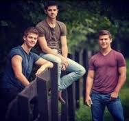 RESTLESS ROAD! They were so amazing this week, I like their version of Red so much more. I just have to fast forward a bit to see what they did for the unplugged part. Yes I recorded it, I can&rsquo;t stand having to watch commercials, and the performers