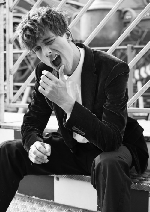 justdropithere:  Sylvester Ulv by Hordur Ingason - Client Magazine #12