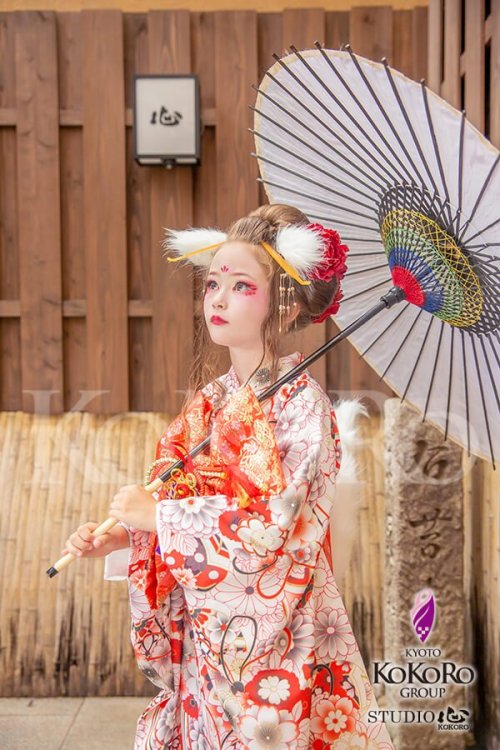 Kogitsune (fox cub), cheeky kid photoshoot by Studio Kokoro. I would have LOVED that dress up as a k