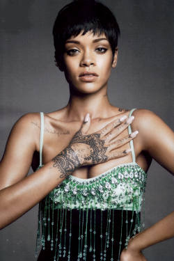 smokingsomethingwithrihanna:  VOGUE 2014