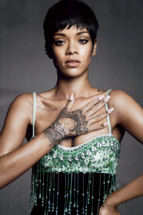smokingsomethingwithrihanna:  VOGUE 2014 