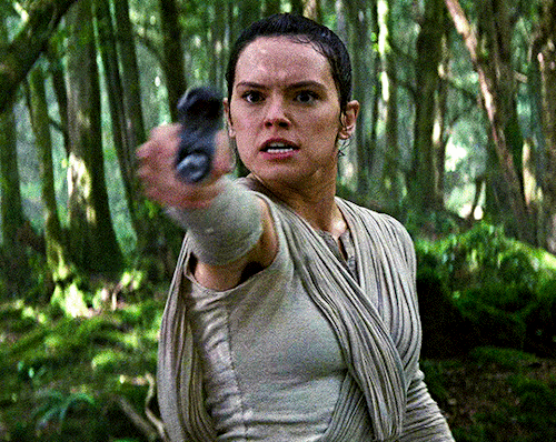 missdaisydaily:Rey’s nose scrunch™in the Star Wars Sequel Trilogy