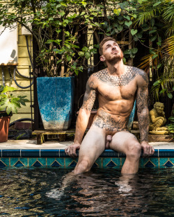 jacksnewdick:  Swim Meat🍌.