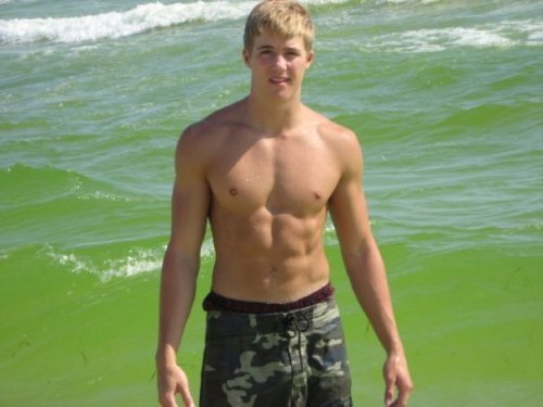 jockdays:  I follow back EVERYONE! Message me if I missed ya! ;) xx