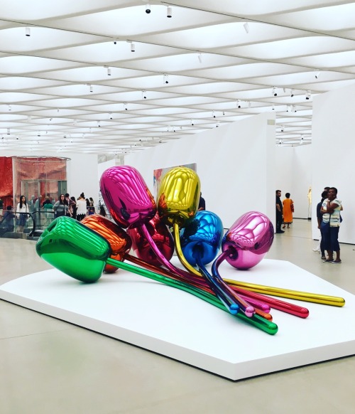 thelusciousnobody:  The Broad | 6/17/16  Tulips by Jeff Koons 