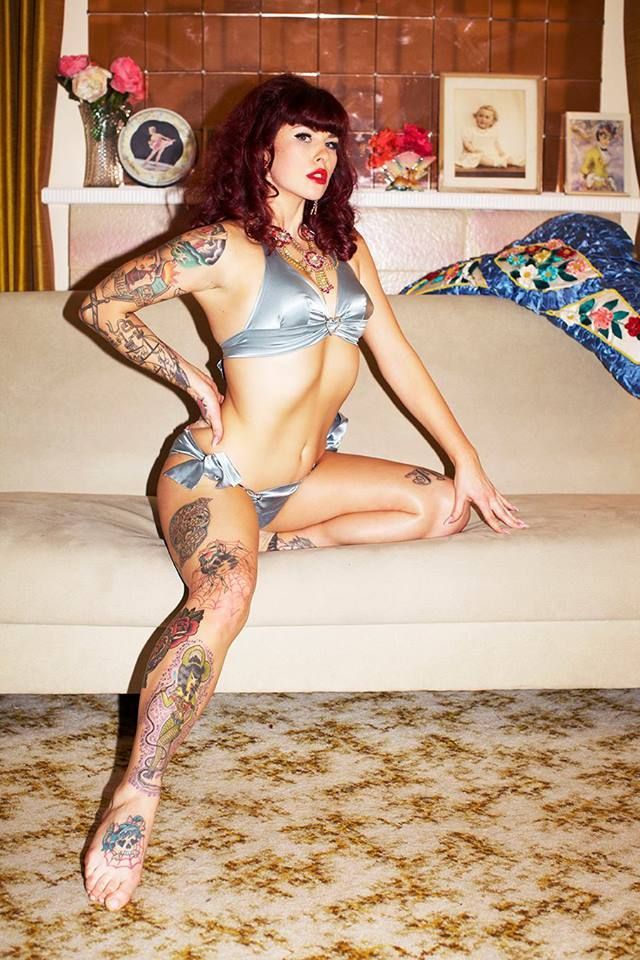 vanman350:  tattoed-babes:  inked babe http://womenwithtatoos.blogspot.com  Nice