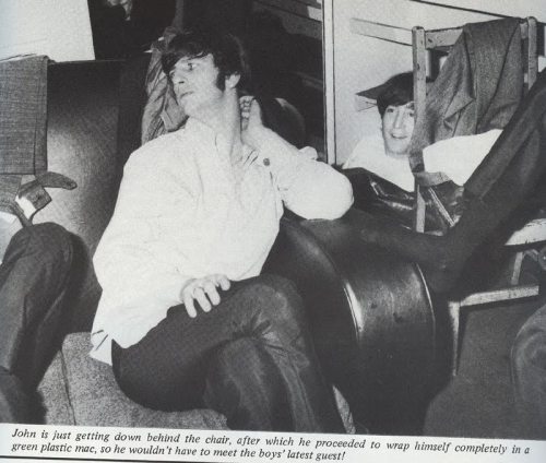 mrs-beatles:  mccartney-stole-my-rubber-soul:  looks like someone left their manners at the door…LENNON  dat neck porn tho 