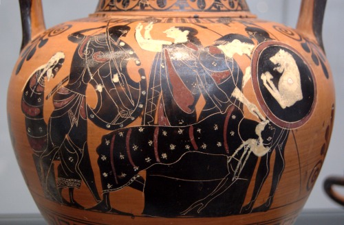 Neoptolemus murders King Priam on the altar of Zeus, while Priam’s wife Hecuba looks on.  Side A of 