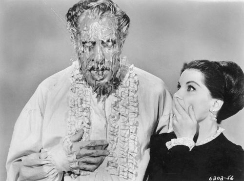  viα the60sbazaar: Vincent Price in a publicity shot for Tales of Terror (1962) 