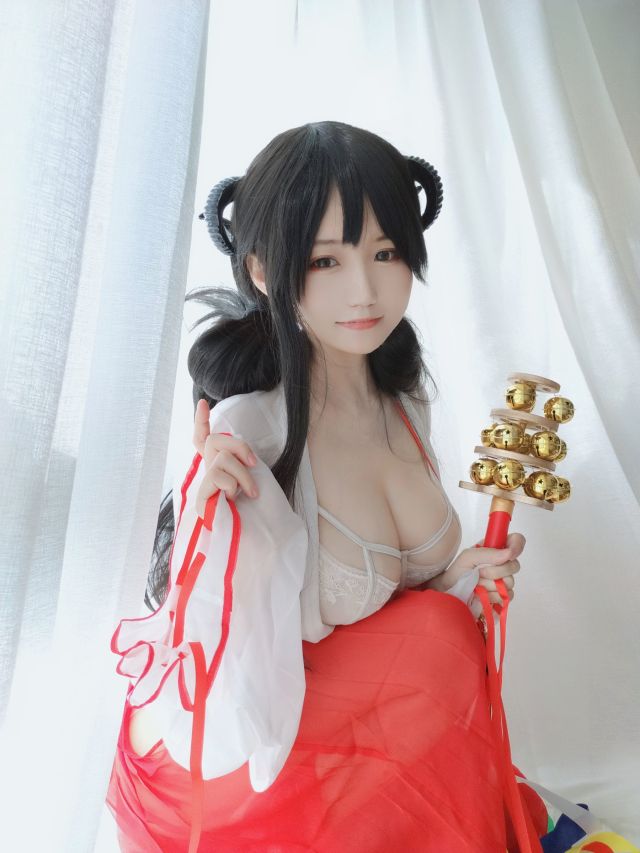 shrine maiden Miko cosplay :)
Shinto temples are very nice, I like them very much