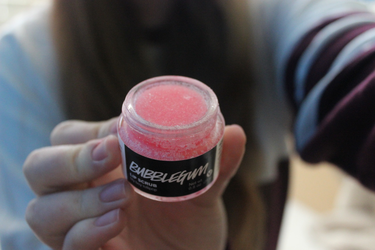 moch4s:  bubblegum lip scrub from lush is probably my favorite thing ever