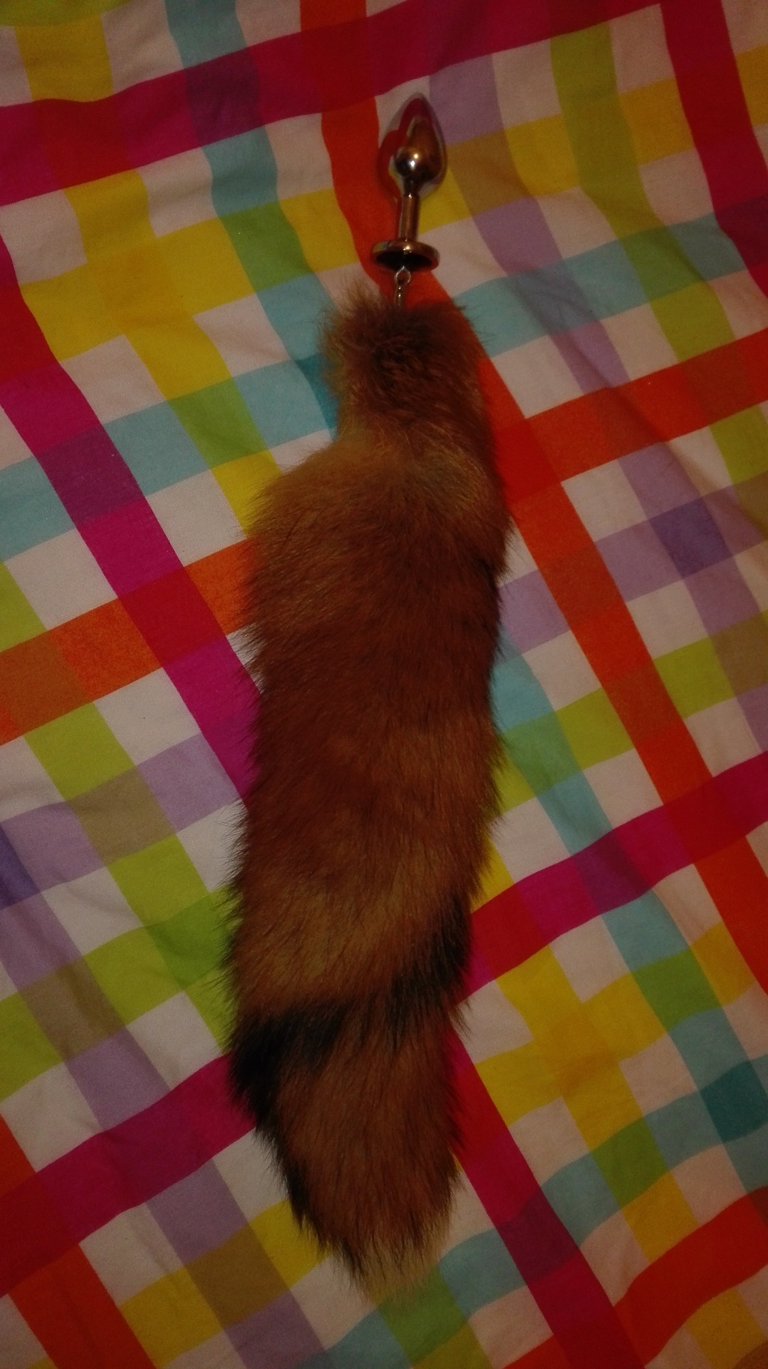 roussiethefoxfur:  Detachable Fox Tail Butt Plug Review!https://www.etsy.com/listing/225912198/tail-butt-plug-15-red-foxmature-custom