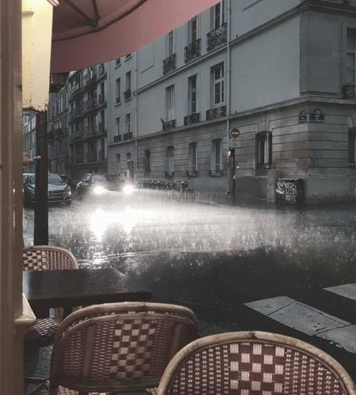dipl0mat:Paris cafe in the rain