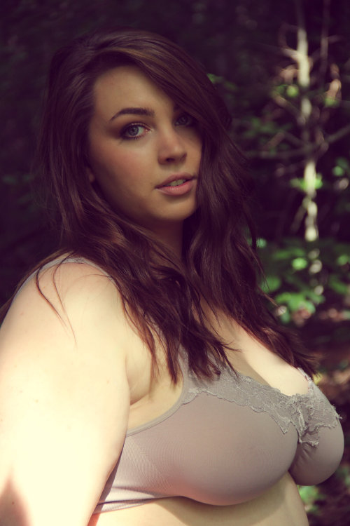 blueskykat:  laurathefoodie:  Just me mostly nude in the woods, you know. Thanks, margotreborn!  Kinda love her and her blog.