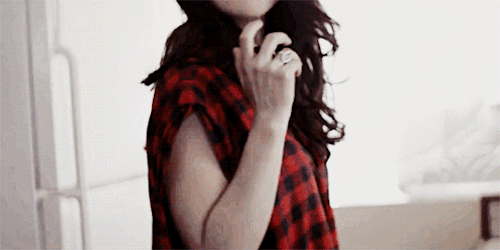 thistableforone:  there’s something lonesome about yousomething so wholesome about you