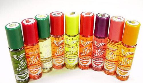 ayema-lemmiegetchotumbla:  ilove-lace:  solaeclipse:  queennubian:  inmyhead16:  harbingeroffuckery:  escapedgoat:  Throwback: Remember these? they made your lips look super duper shiny, like you just finished eating a bucket of chicken. I remember the