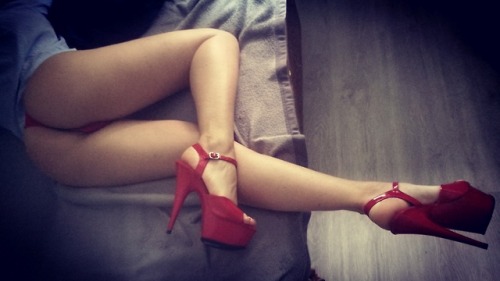 fuckmeinheels:everything red pt2