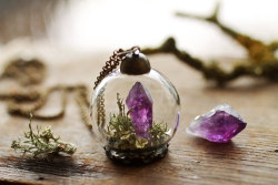 wickedclothes:  Miniature Raw Amethyst Terrarium Necklace Carry a beautiful piece of nature around your neck at all times. This glass orb contains a beautiful piece of raw amethyst and various pieces of plant life. Sold on Etsy. 