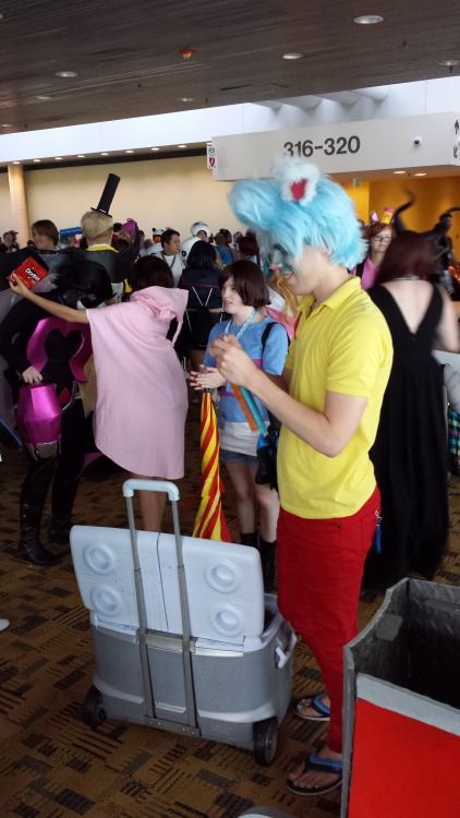 laundrysketchpile:  jackscarab:  Otakon 2016 Cosplay: Undertale Friday (1/3).The very young and delightfully well-behaved Frisk was donated to the photoshoots by Melody the Mommy/Cosplayer. See the ice pop they’re holding? Nice Cream Guy had a cooler