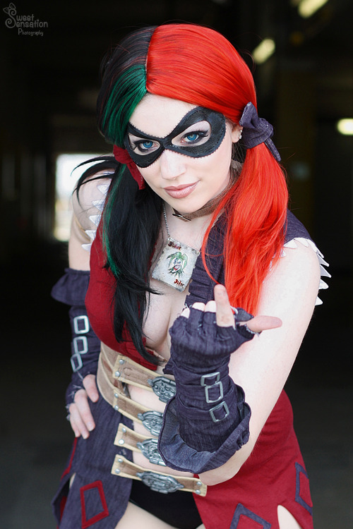 cosplayblog:  Harley Quinn from Injustice: Gods Among Us  Cosplayer: Destiny Nickelsen