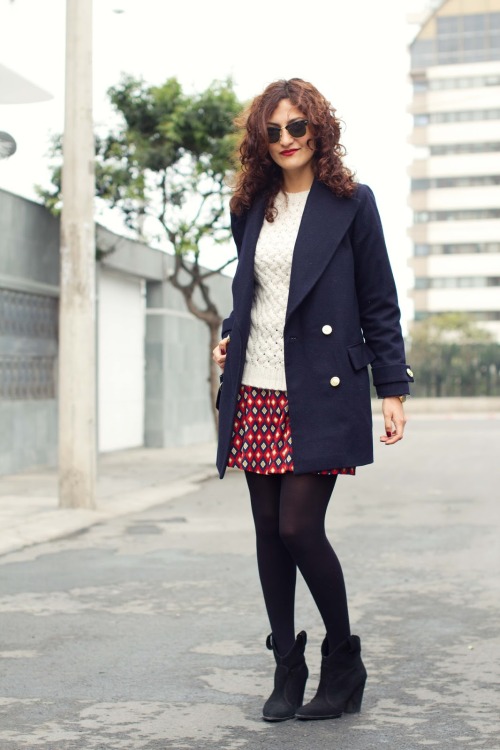 (via lamodadicta: navy coat)