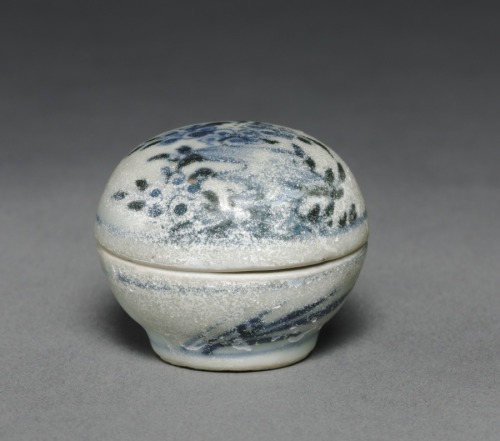 Pill Box, c. 1752, Cleveland Museum of Art: Chinese ArtSize: Diameter: 3.6 cm (1 7/16 in.); Overall: