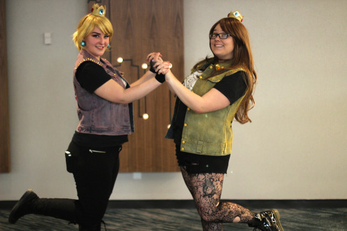 kuueater: Evelyn &amp; Kelly as Punk Peach &amp; Daisy  Midwest Media Expo 2015