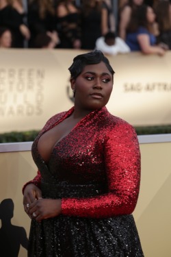 scoobysnack:  jackironsides:  dopebrooklyn: The beautiful Danielle Brooks. #SAGAwards  This is an unfair combination of a gorgeous woman and a phenomenal garment   😍😍😍😍 